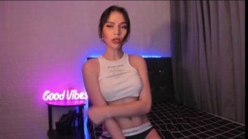 _Alluring_Christie_  15-11-2021
